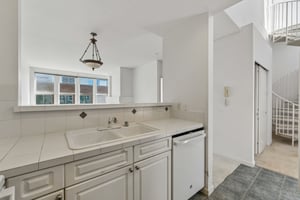 Roosevelt Way NE 608-S0109-016.jpg