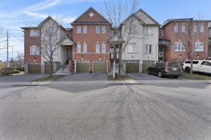 435 Hensall Cir #76, Mississauga, ON L5A 4P1, Canada Photo 0