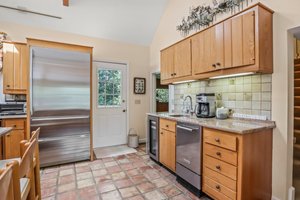 Kitchen wet bar
