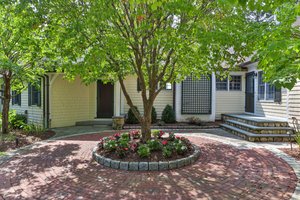 Front courtyard 2