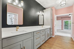  Photo 32