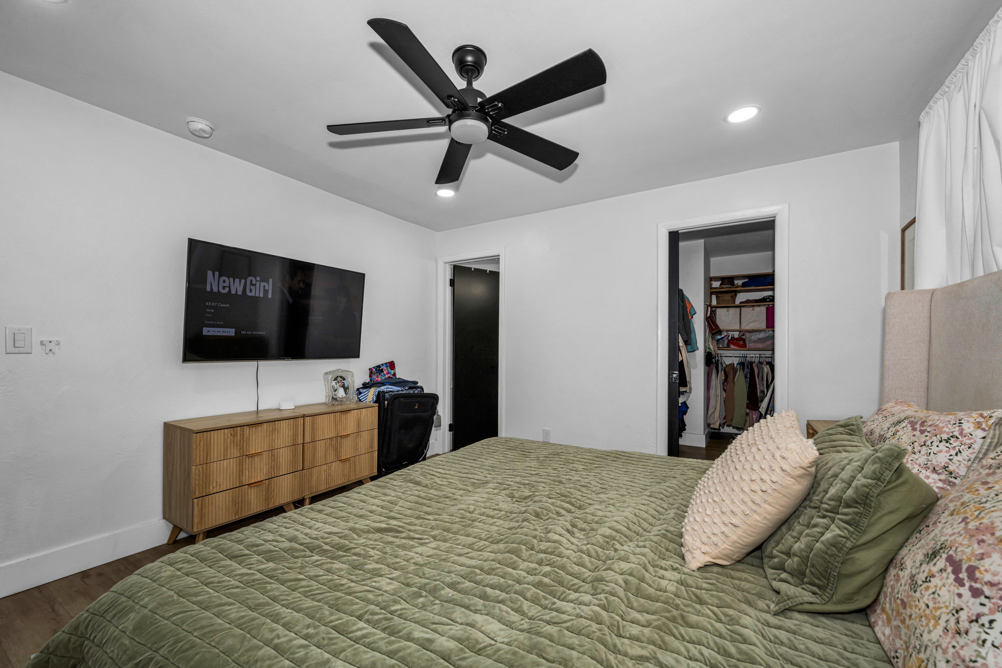 Primary Bedroom 1c