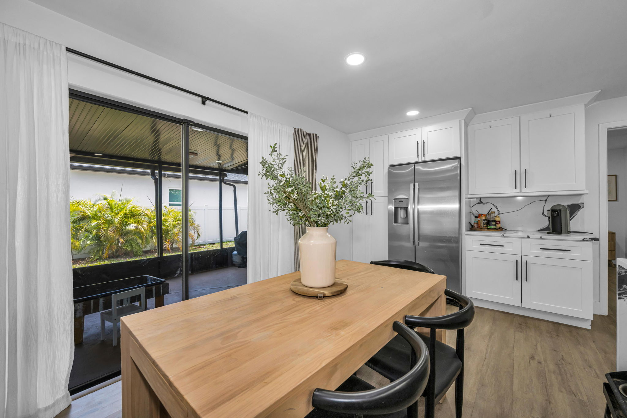 Kitchen Eat-In 3