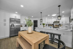 Kitchen Eat-In 2