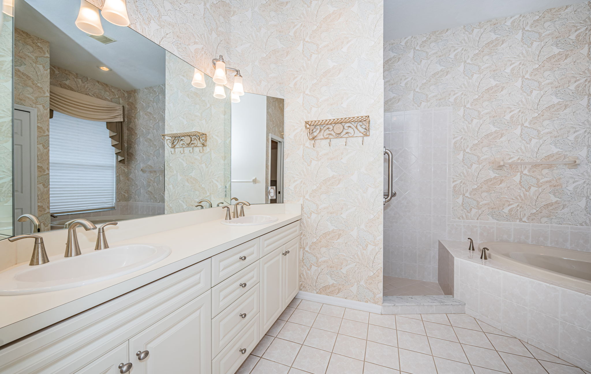 Master Bathroom1a