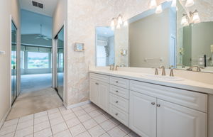 Master Bathroom1d