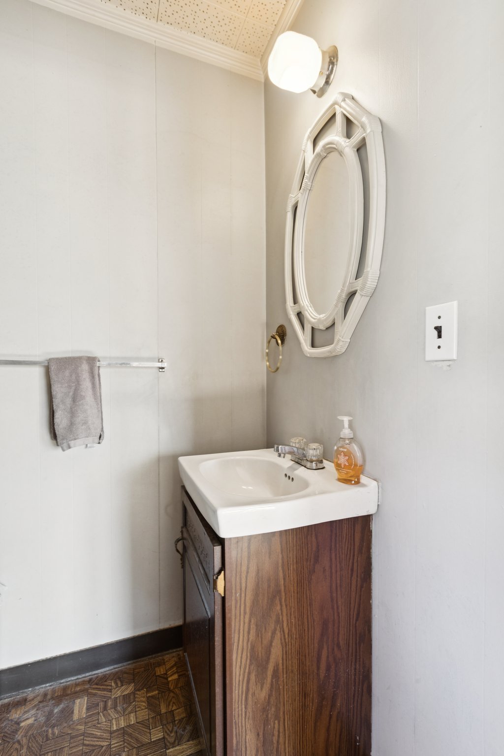 7803 - 4350 N Drury Ave_014.jpg