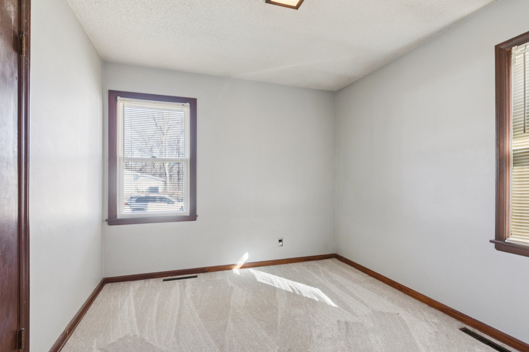 7803 - 4350 N Drury Ave_015.jpg