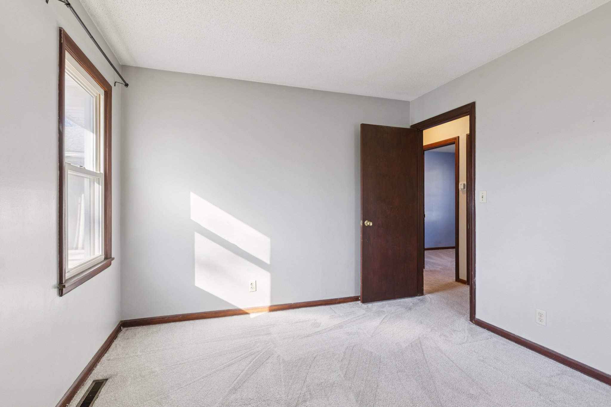 7803 - 4350 N Drury Ave_018.jpg