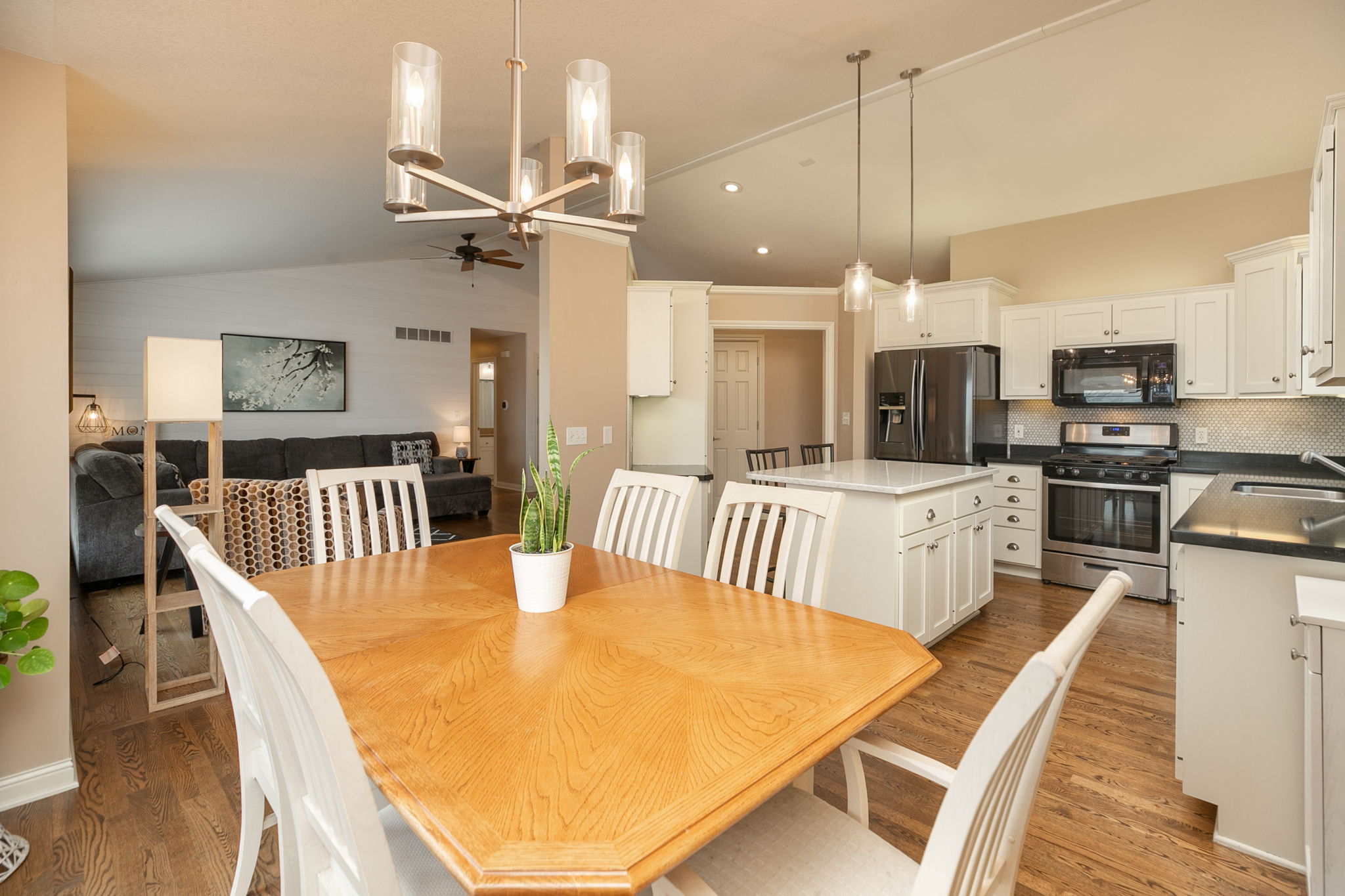 09-Dining Room