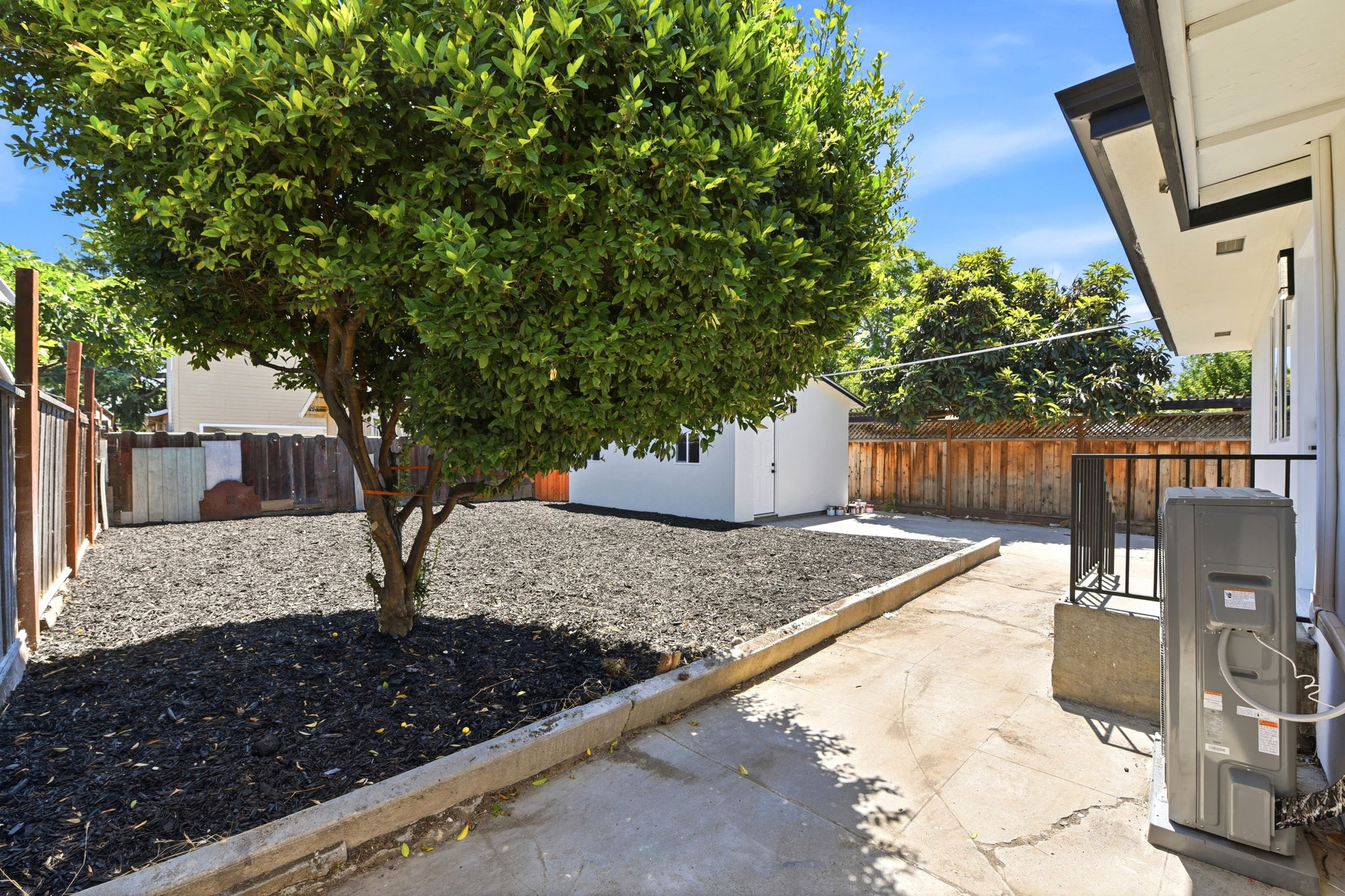 037_F8_436 N 12th St