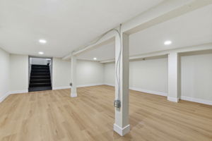 032_F8_436 N 12th St