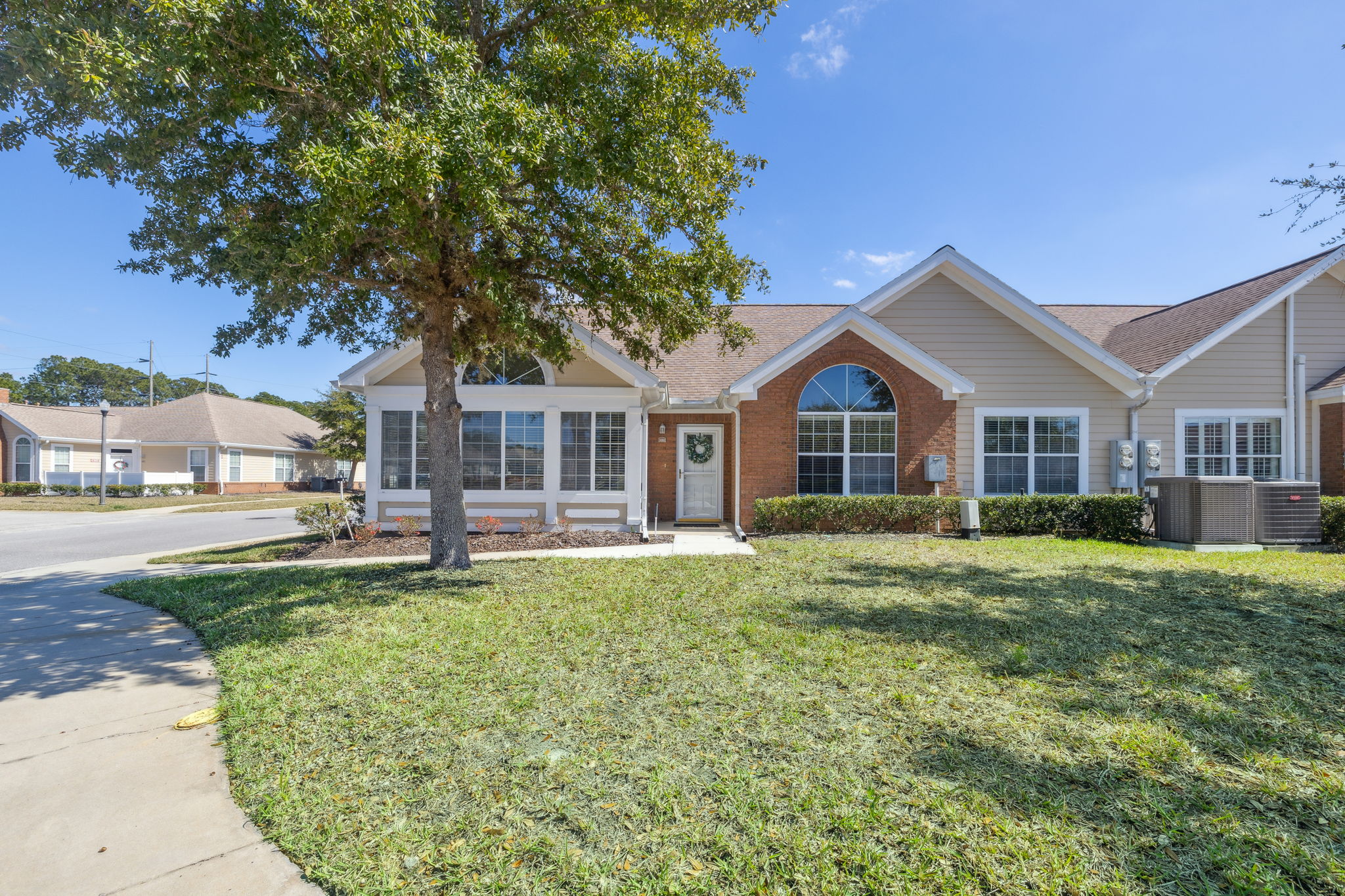 Welcome to 4362 Edgewater Crossing Dr