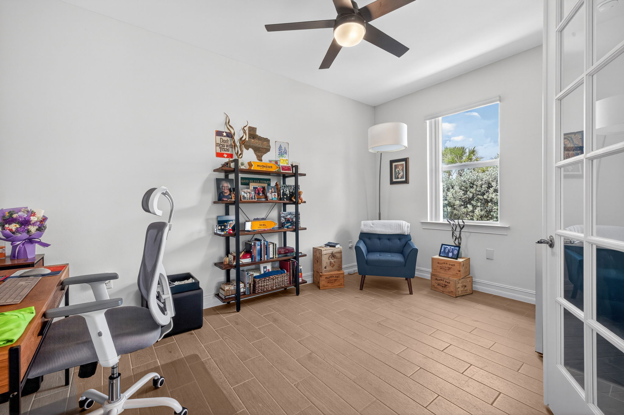 Living Room 7 of 7