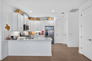 Kitchen 2 of 6