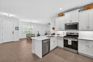 Kitchen 3 of 6