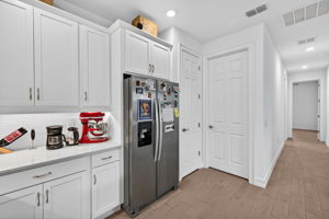 Kitchen 4 of 6