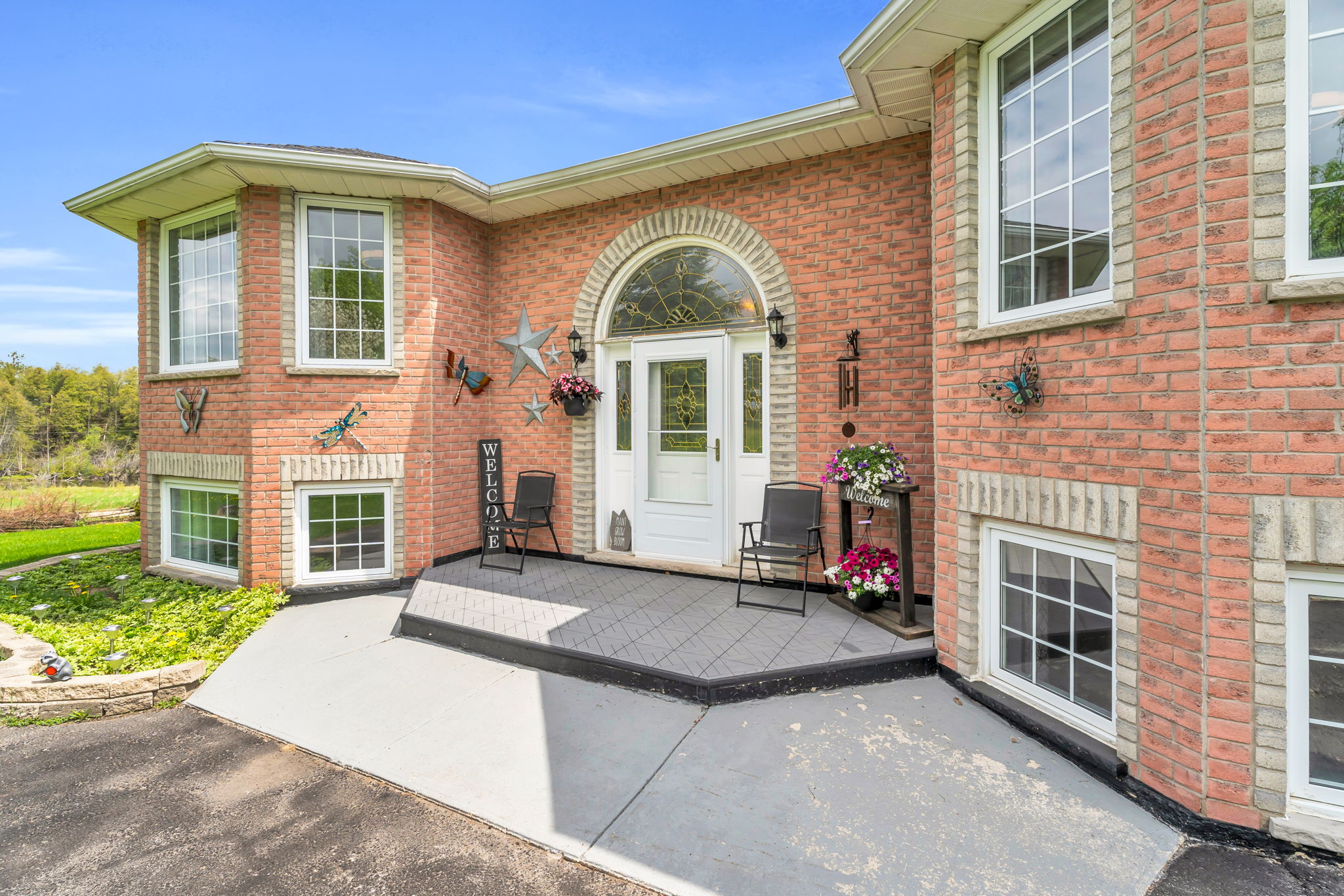 Front Porch/Entrance