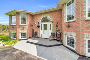 Front Porch/Entrance