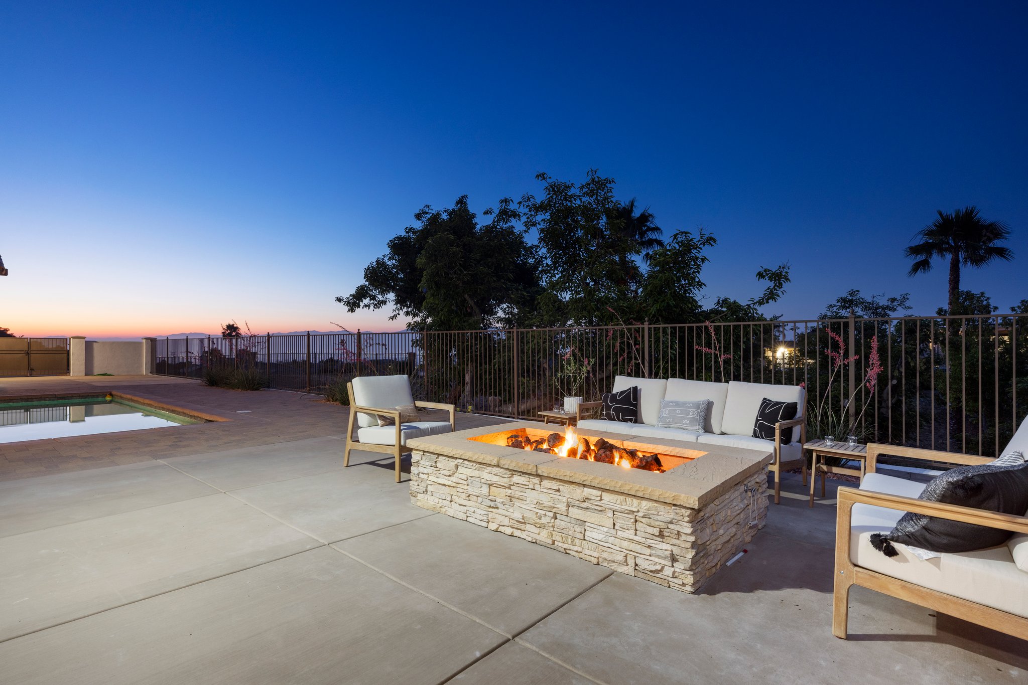 Twilight- Backyard w/ gas firepit