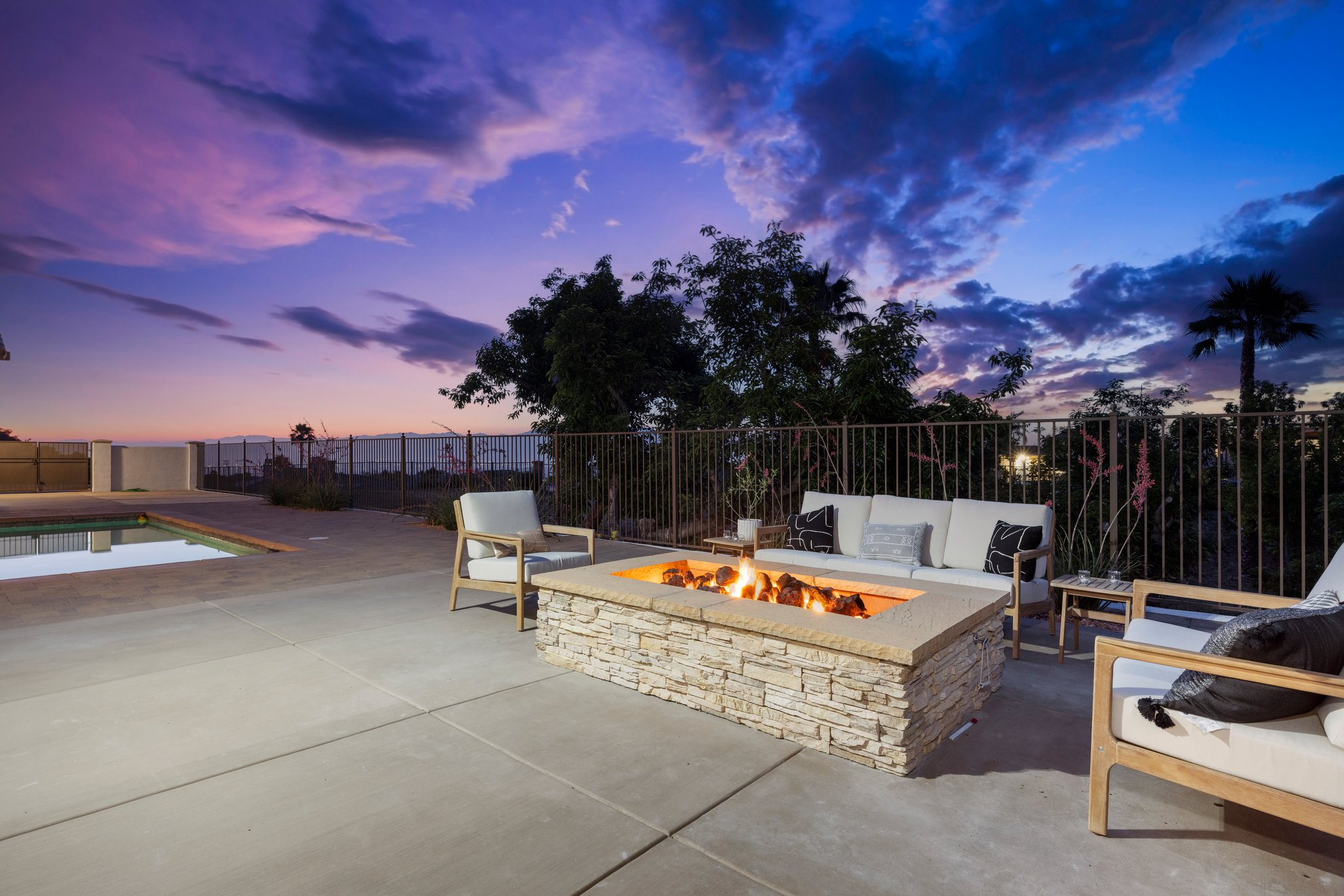 Twilight- Backyard w/ gas firepit