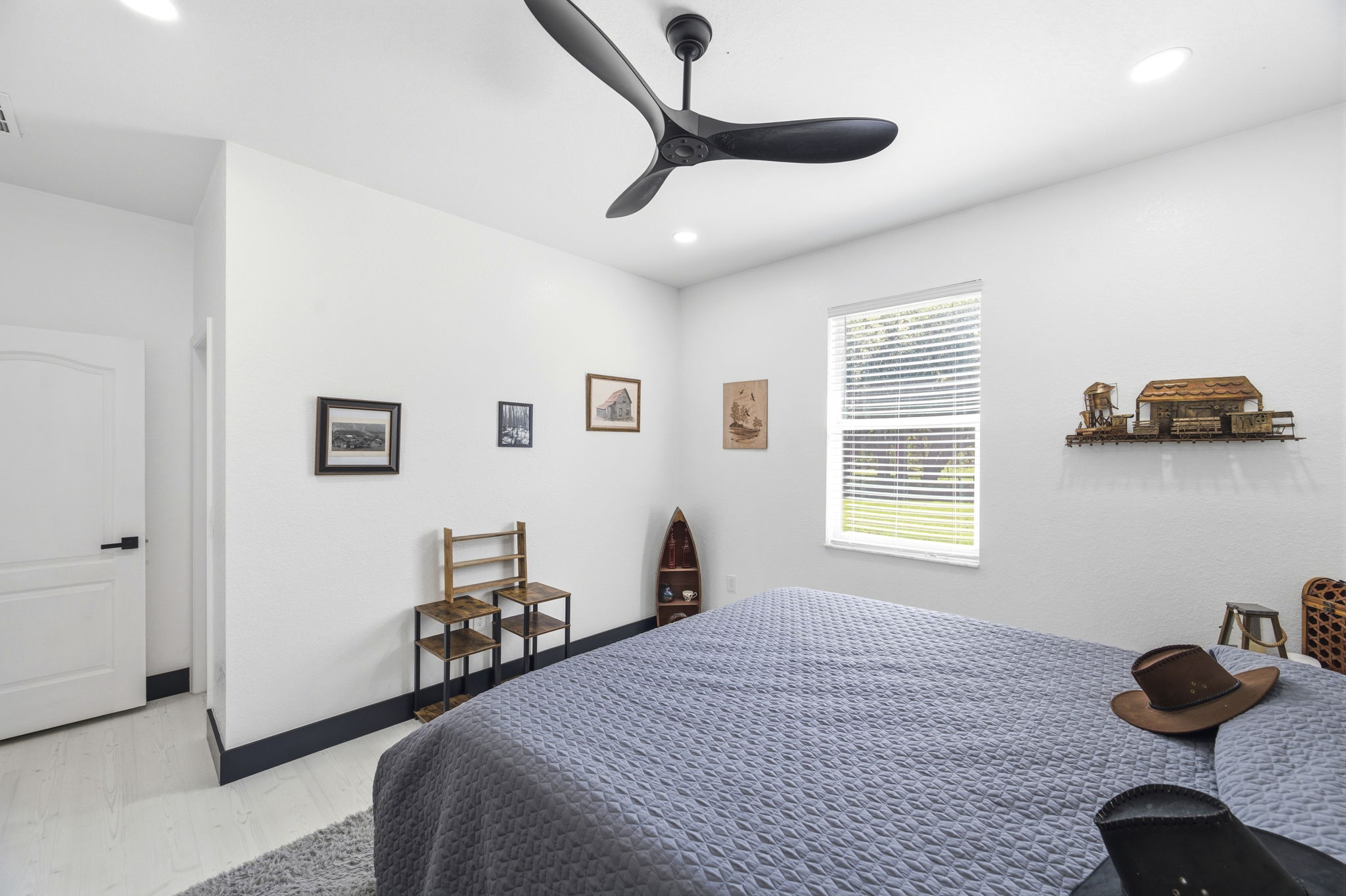 Interiors (25)