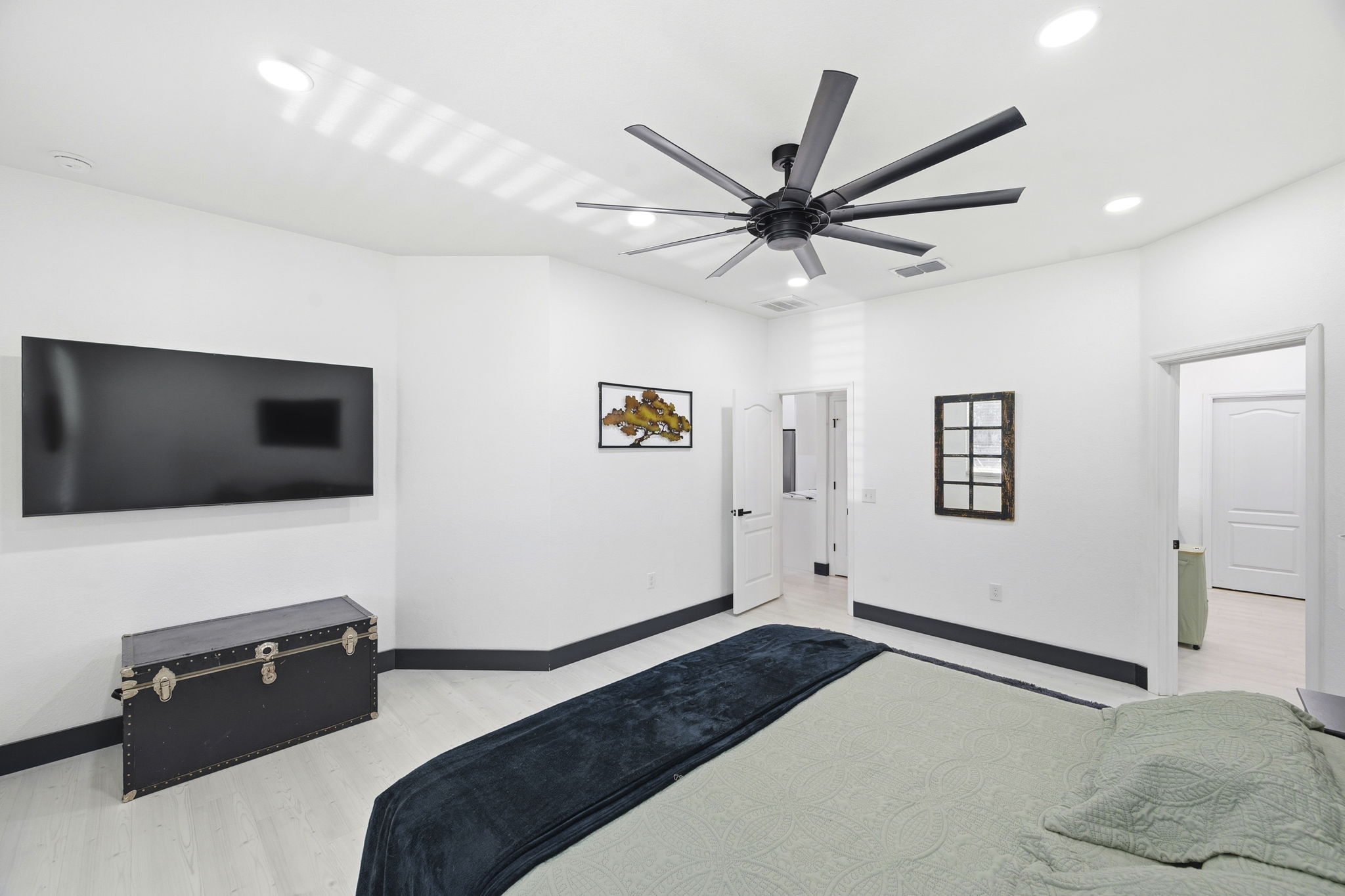 Interiors (40)