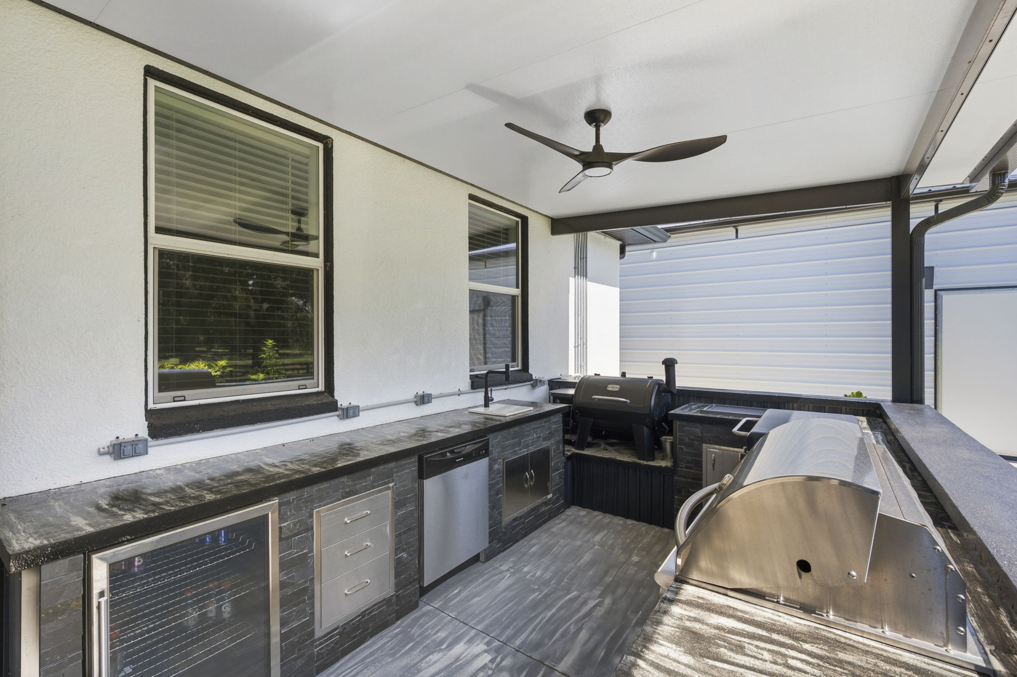 Rear Exteriors (6)