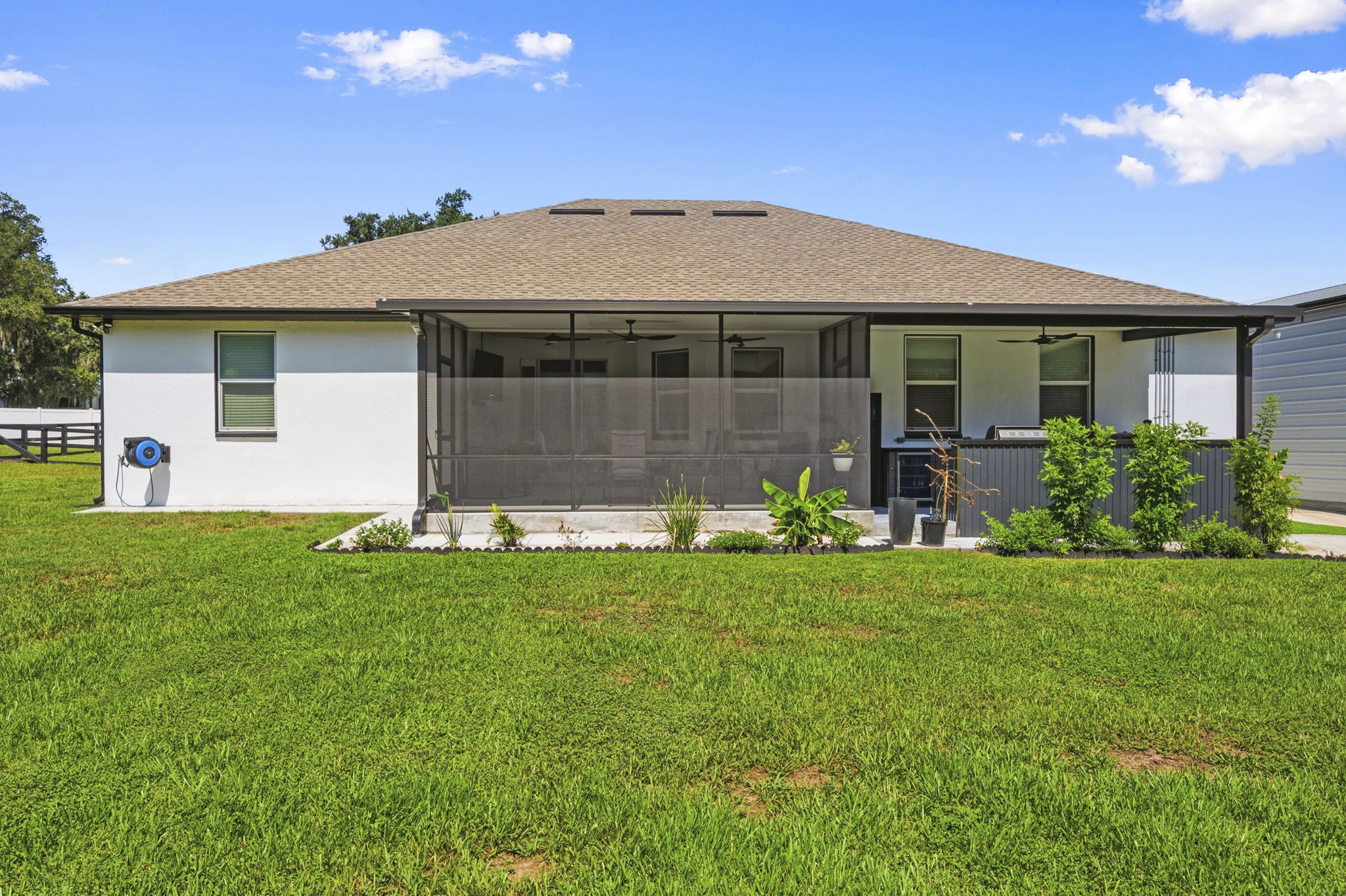 Rear Exteriors (13)