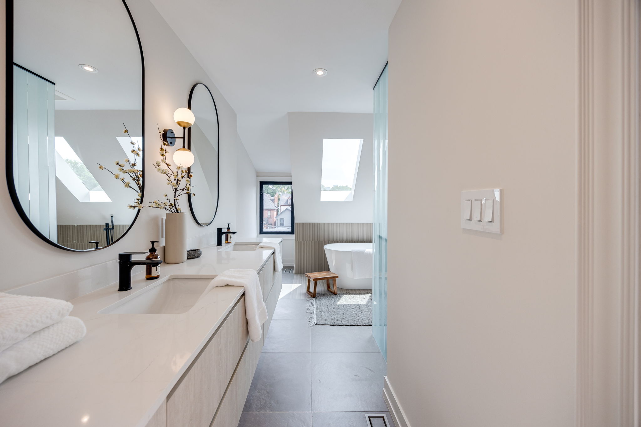 Toronto property showcase — delivered property photograph 40