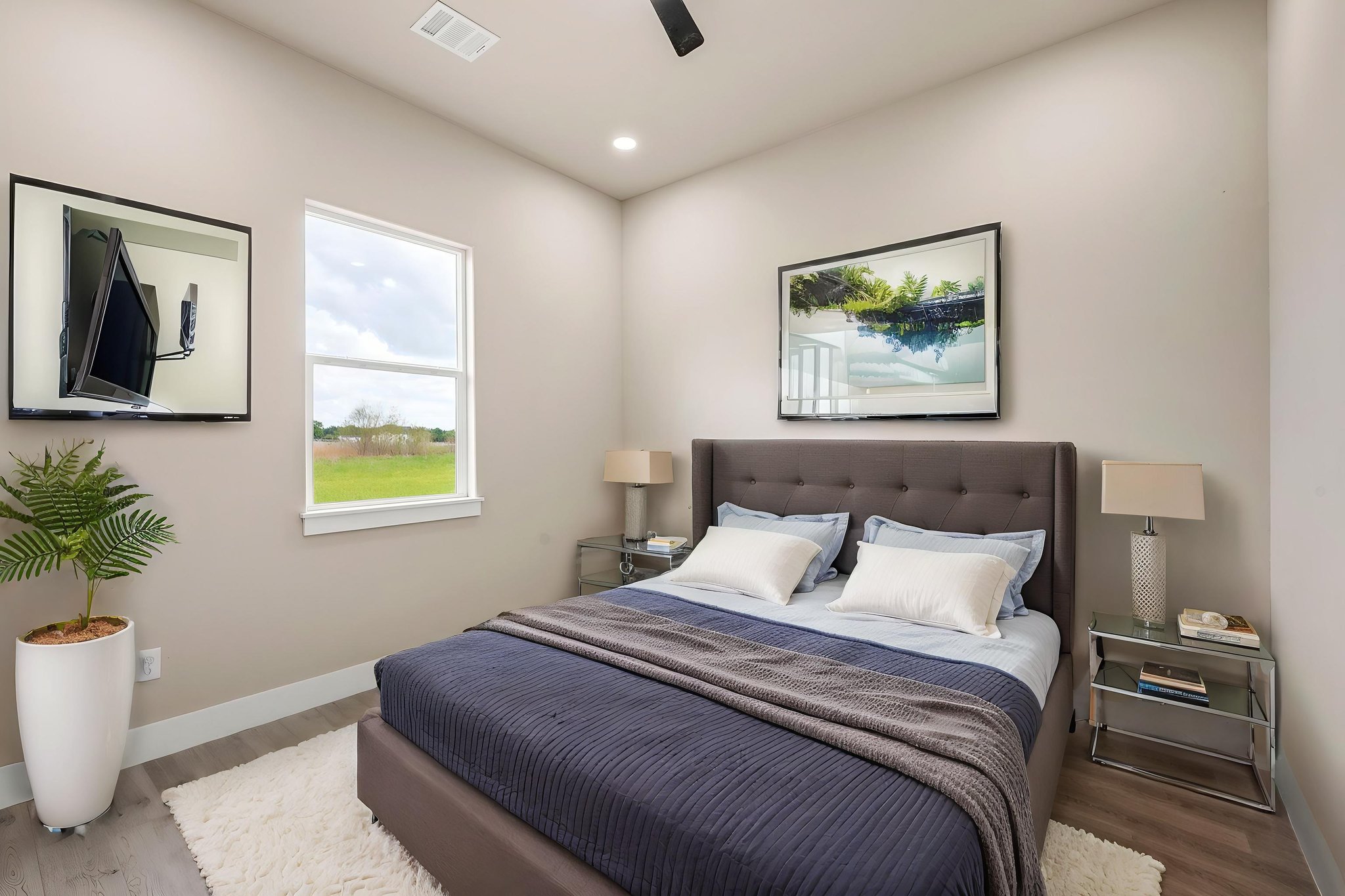 DSC_5879 virtually staged.jpeg