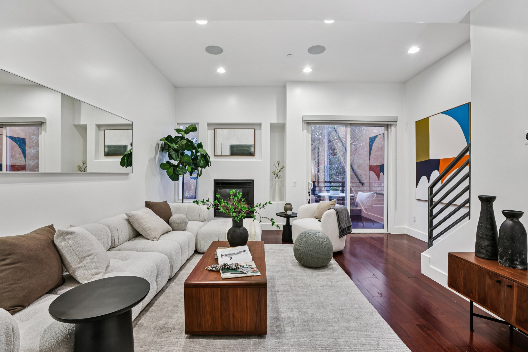 Arnaz Dr 103-S2412-006.jpg