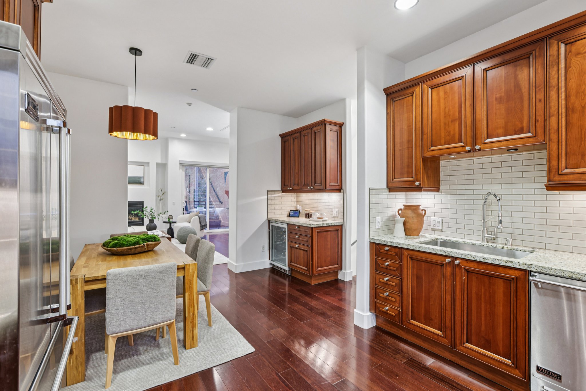 Arnaz Dr 103-S2412-016.jpg