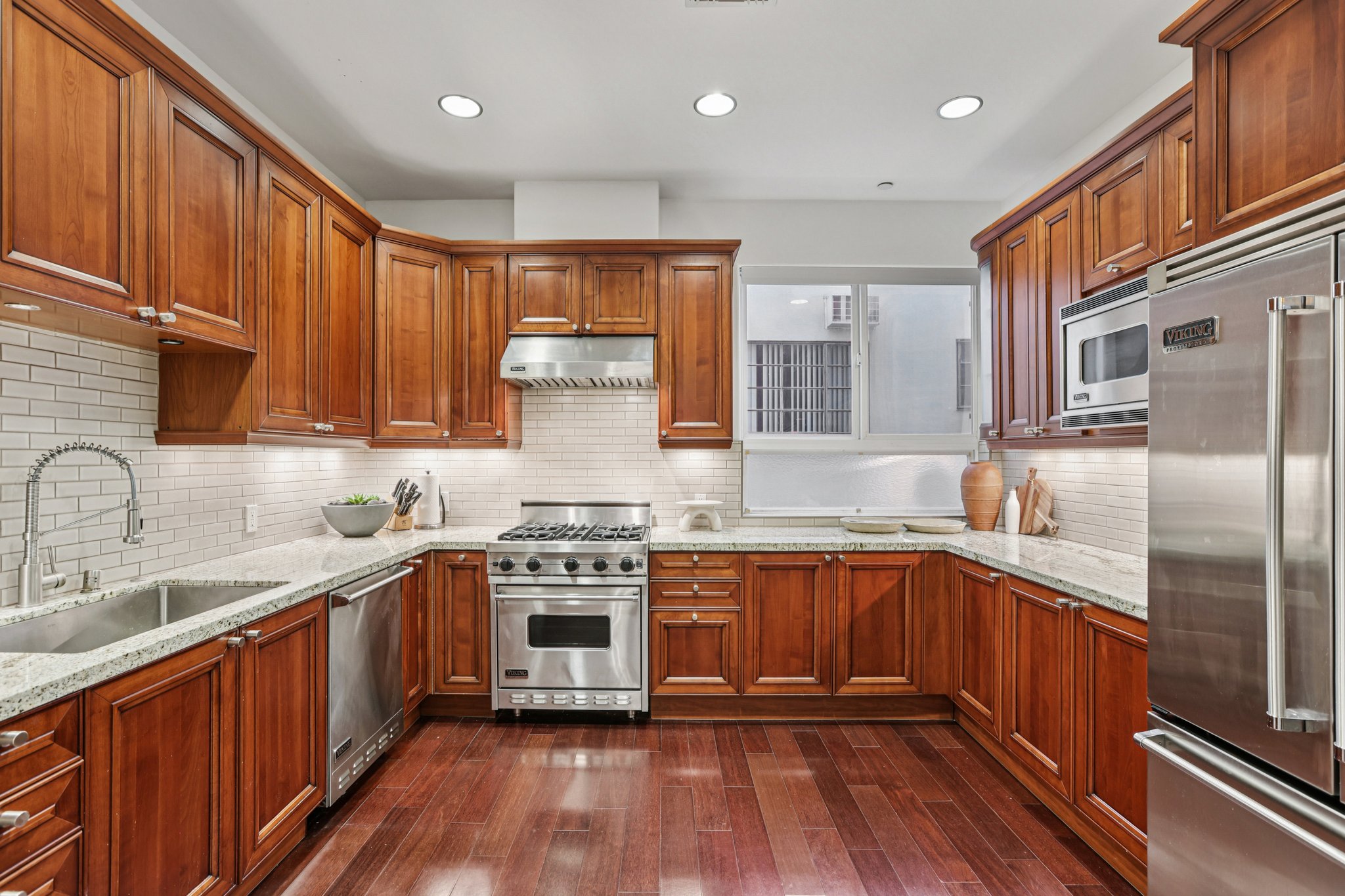 Arnaz Dr 103-S2412-017.jpg