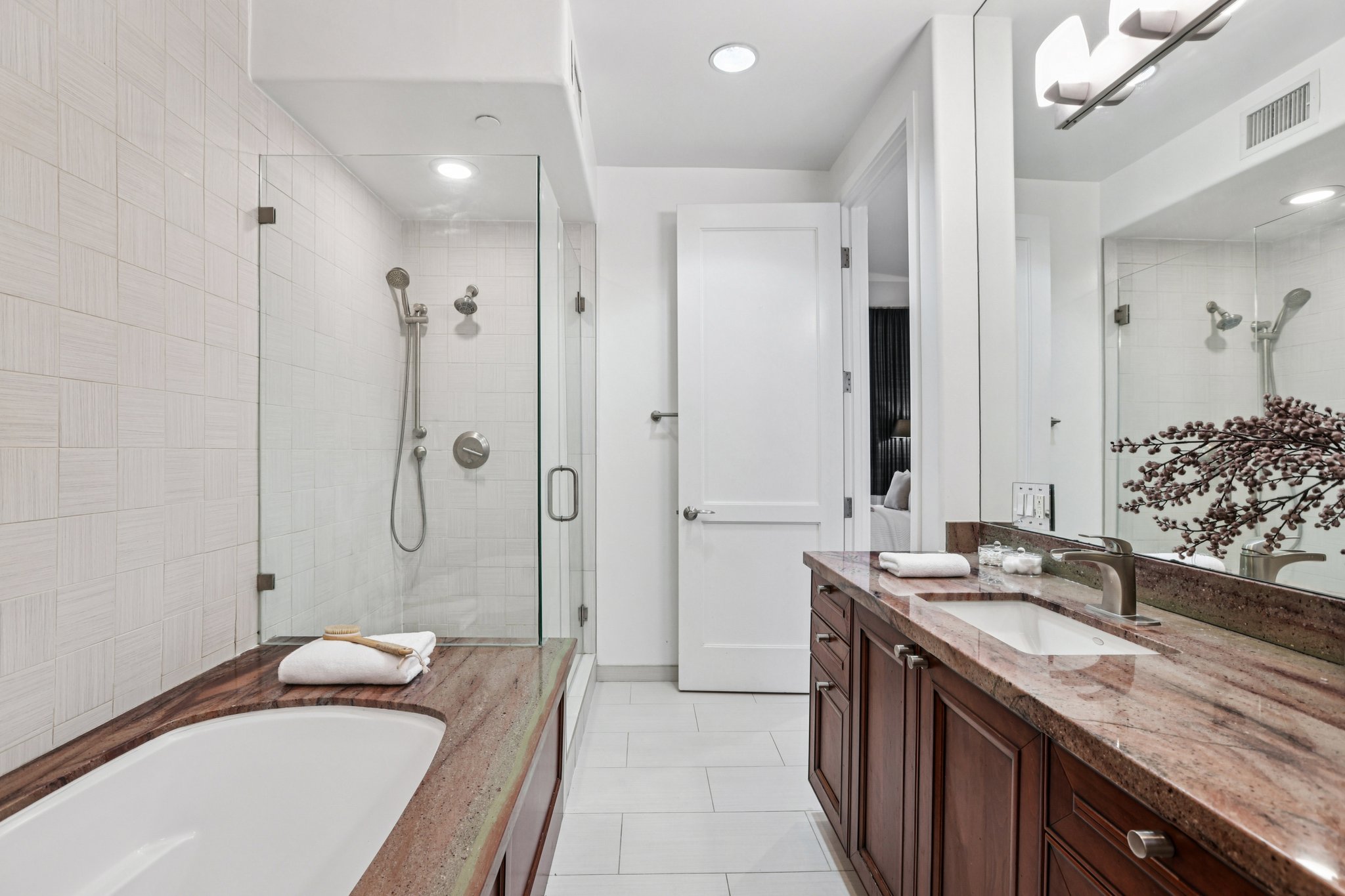 Arnaz Dr 103-S2412-031.jpg