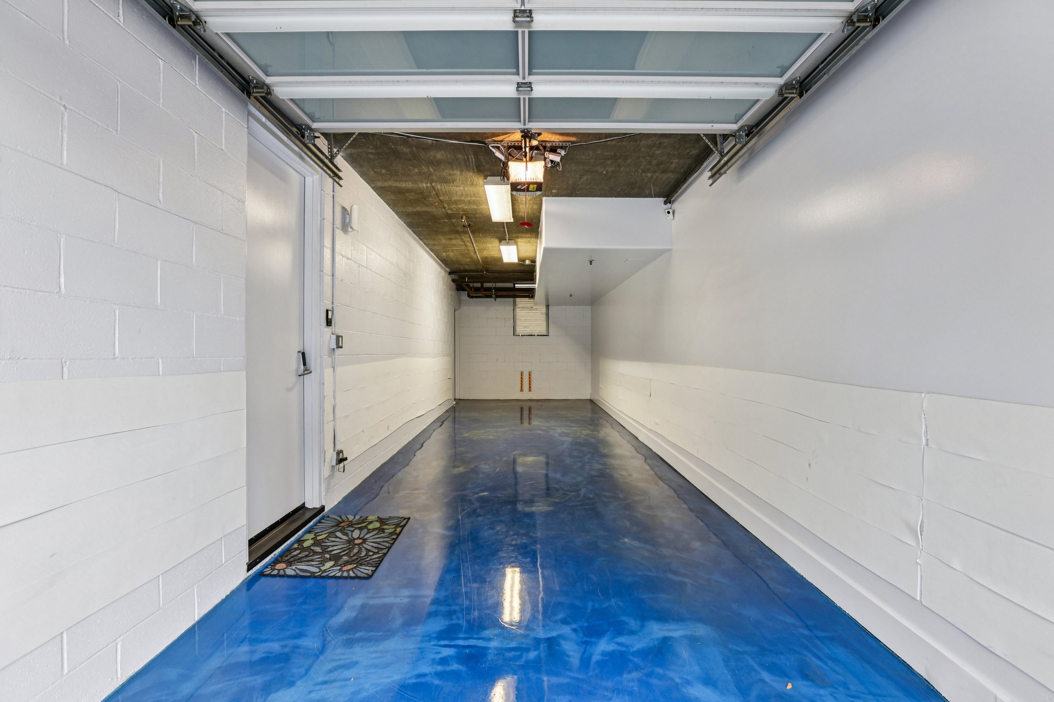 Arnaz Dr 103-S2412-038.jpg