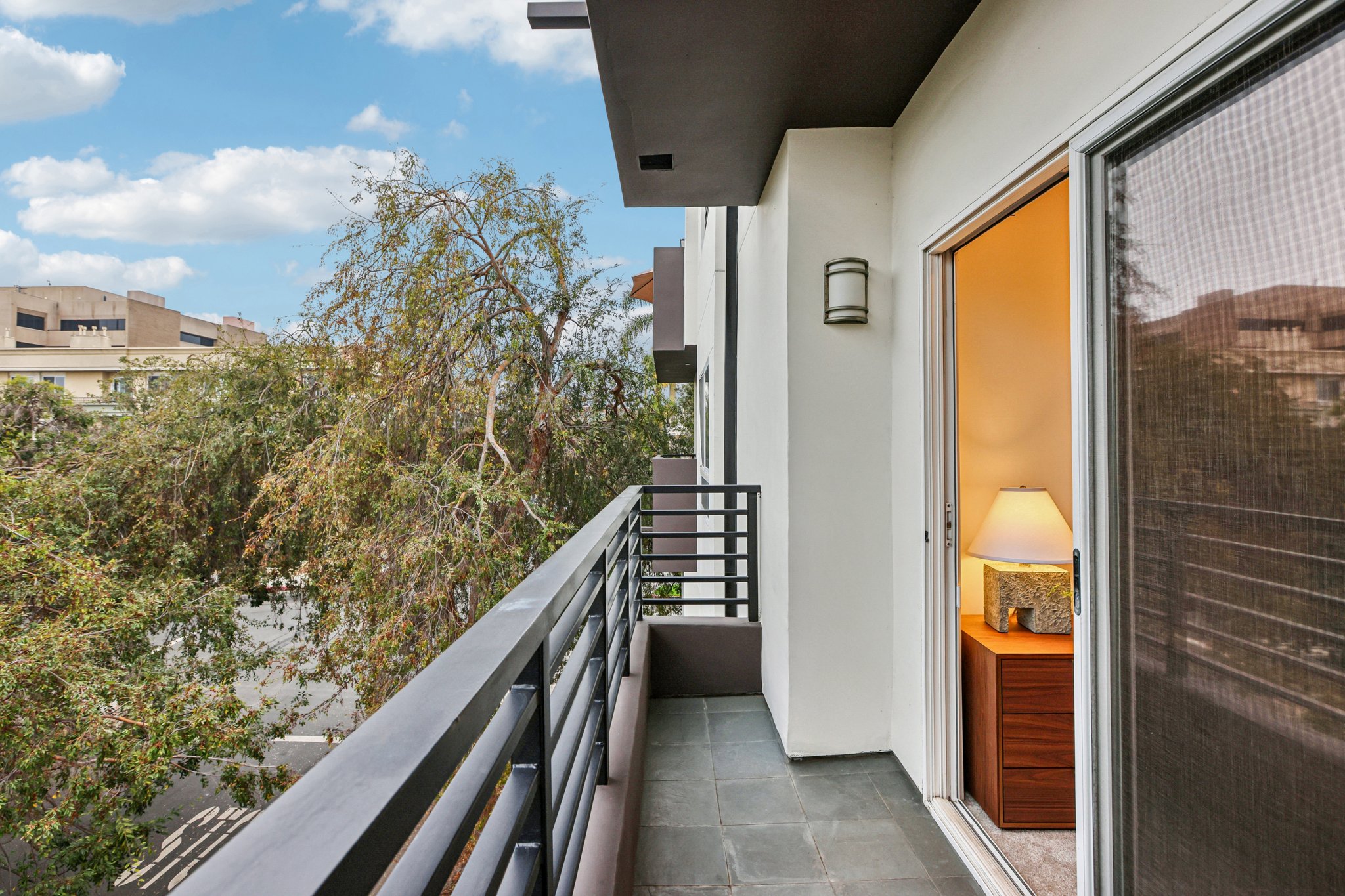 Arnaz Dr 103-S2412-040.jpg