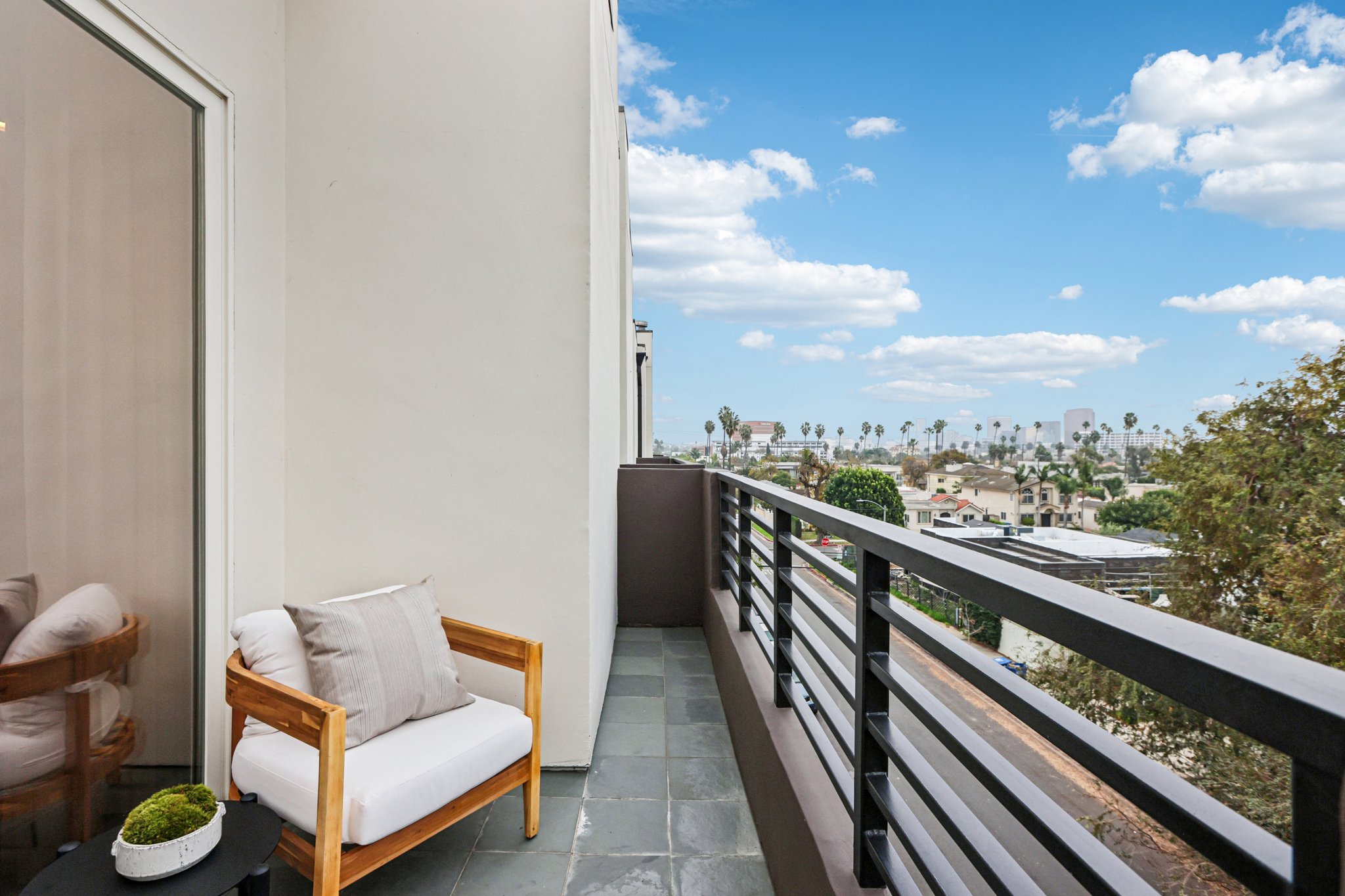 Arnaz Dr 103-S2412-041.jpg