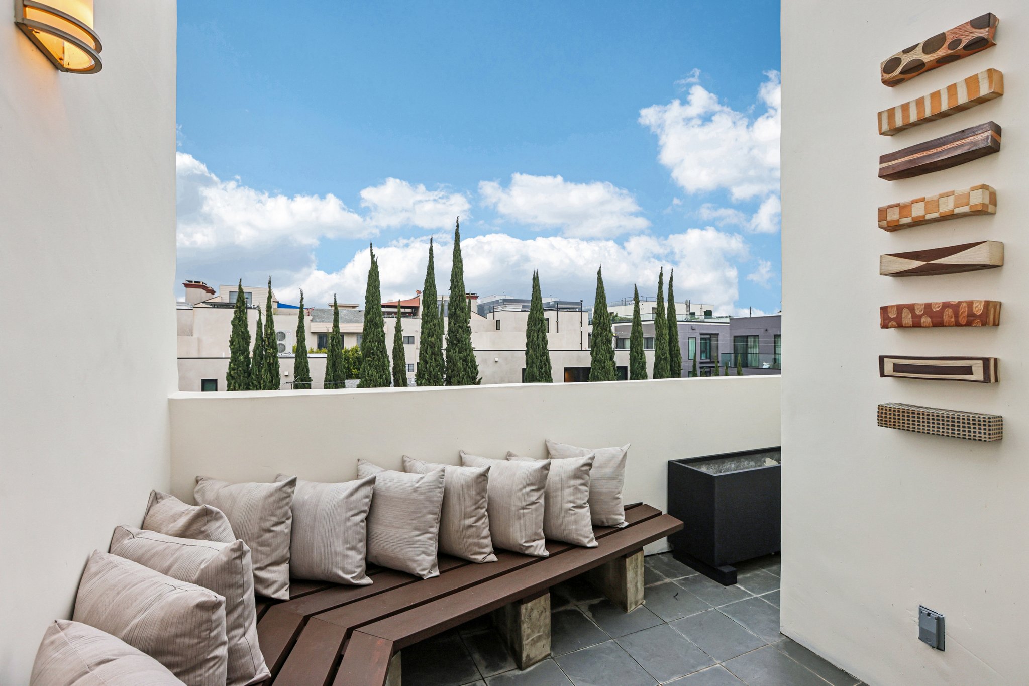 Arnaz Dr 103-S2412-042.jpg