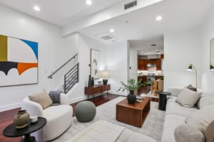 Arnaz Dr 103-S2412-009.jpg