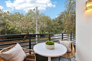 Arnaz Dr 103-S2412-039.jpg