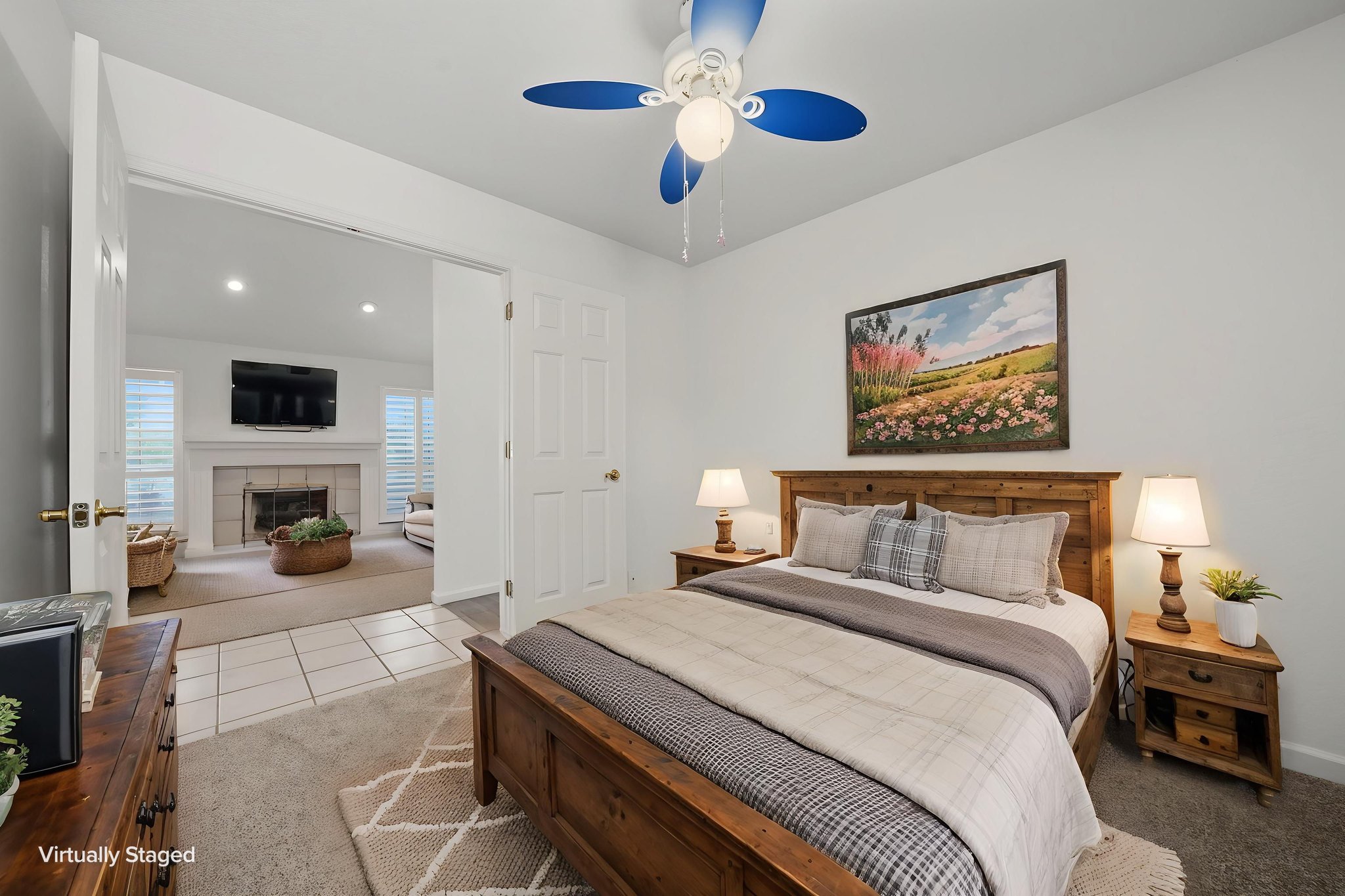DSC07667 virtually staged.jpeg