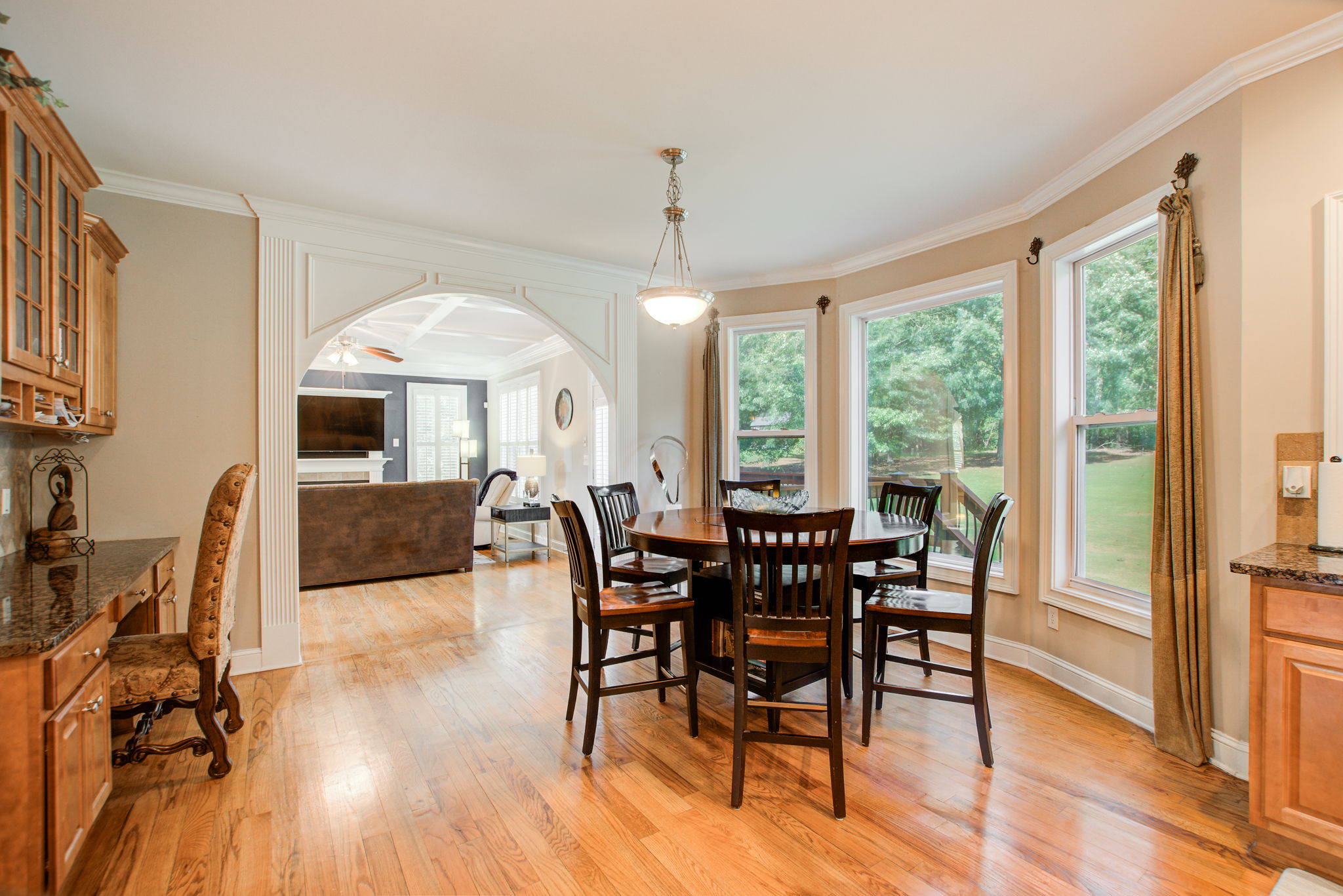 20 Work + Breakfast Nooks w Family Room View