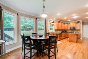 14 Breakfast Nook Kitchen Split