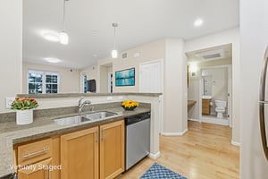 DSC03838 virtually staged.jpeg