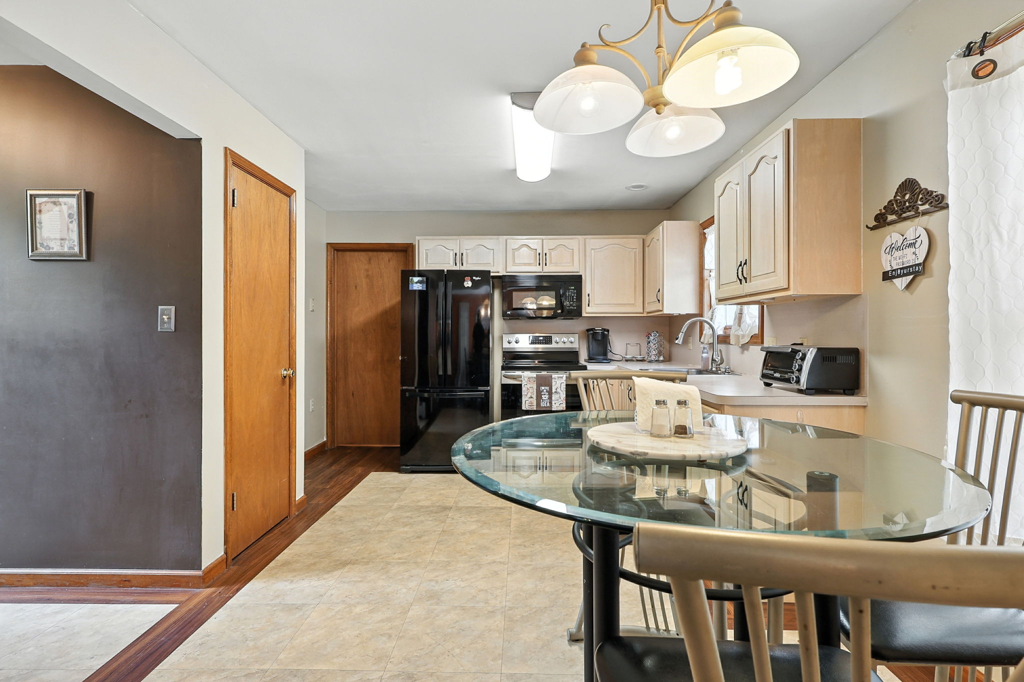 Kitchen/Breakfast Area
