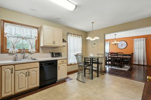 Kitchen/Breakfast Area