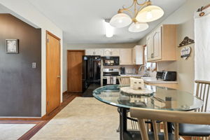 Kitchen/Breakfast Area