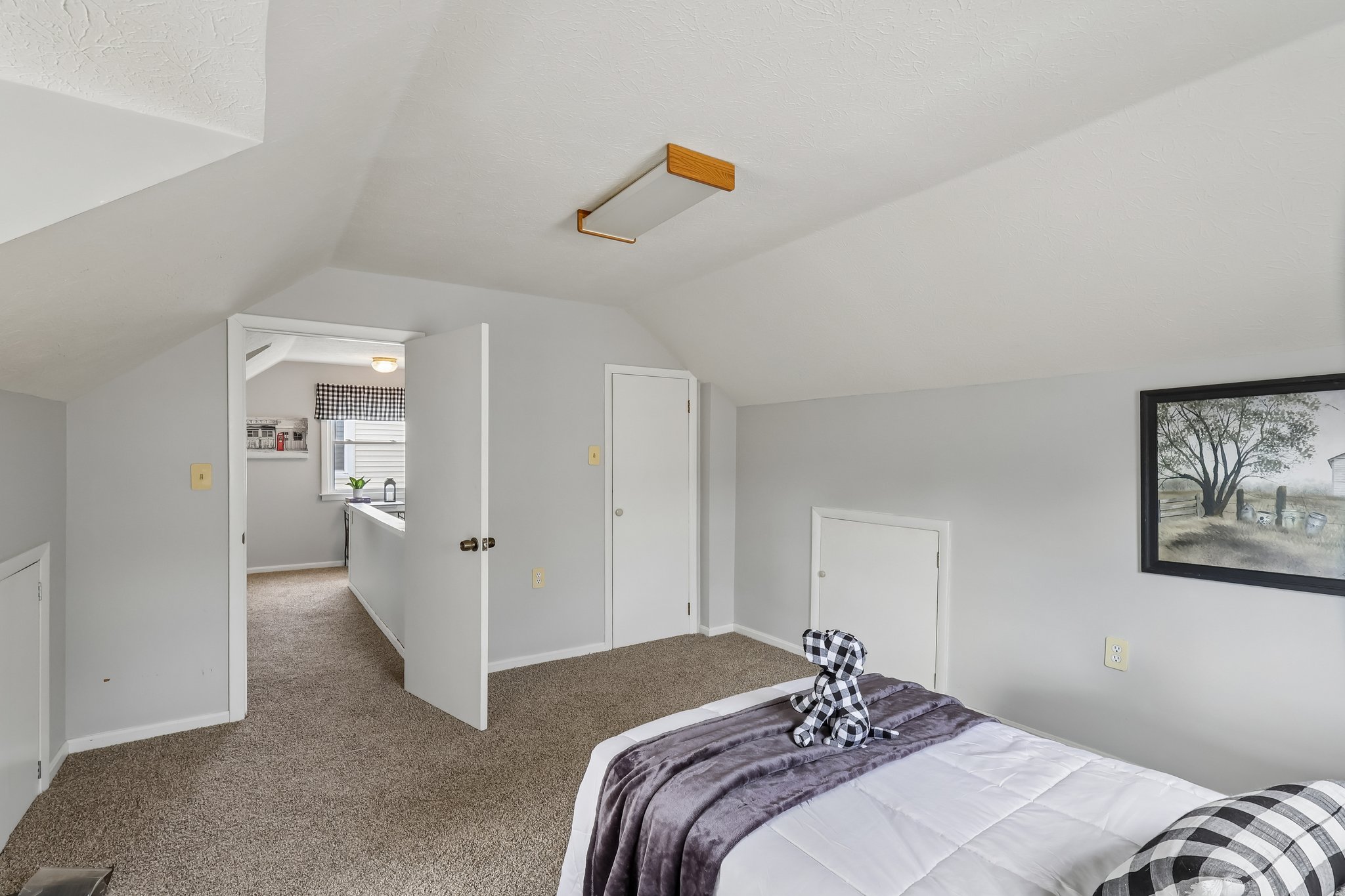 E 330th St-S0109-035.jpg