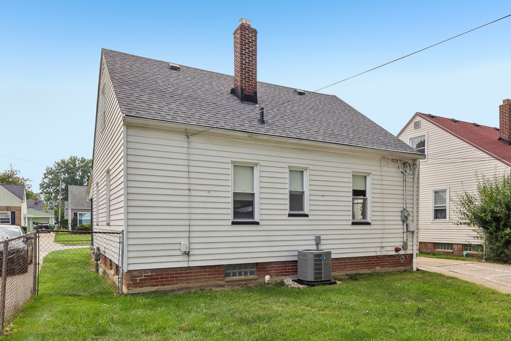 E 330th St-S0109-052.jpg